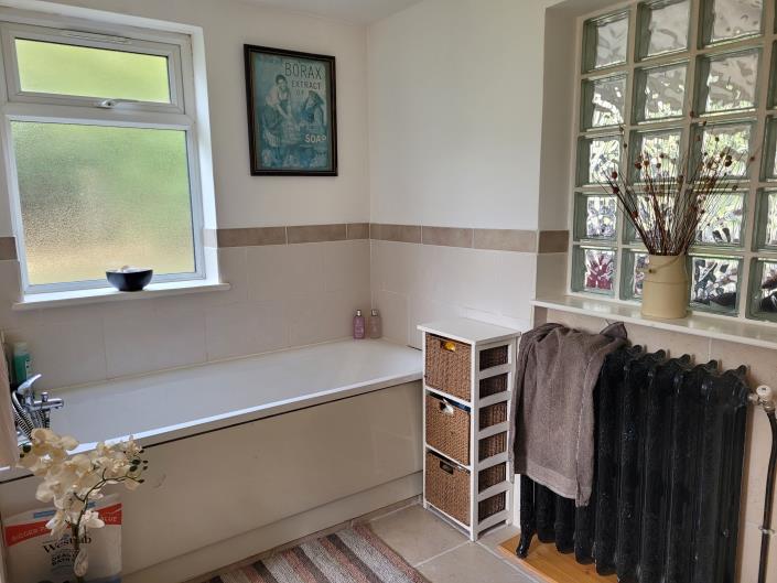 Image No.24-3 Bed Country Property for sale