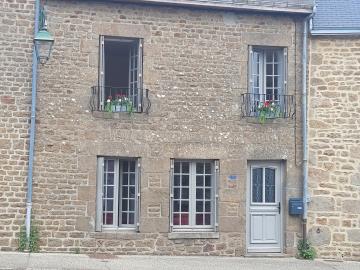 1 - Gorron, Cottage