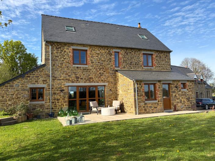 Mantilly, Country House