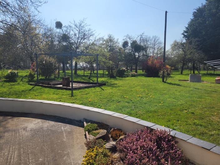 Image No.3-Propriété de pays de 4 chambres à vendre à Savigny-le-Vieux