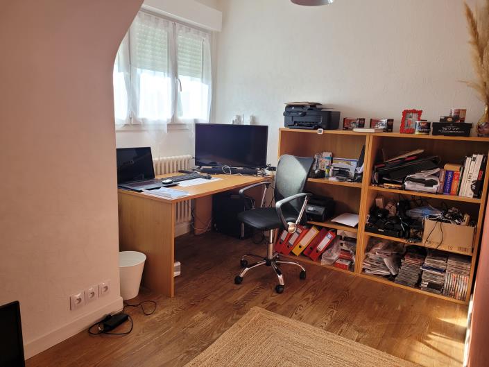 Image No.18-5 Bed House for sale