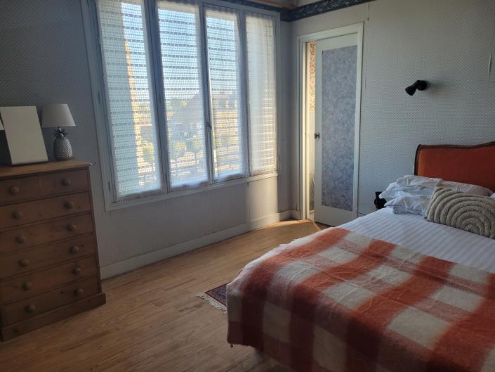 Image No.24-8 Bed House for sale