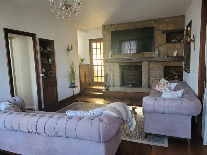 Image No.17-8 Bed House for sale