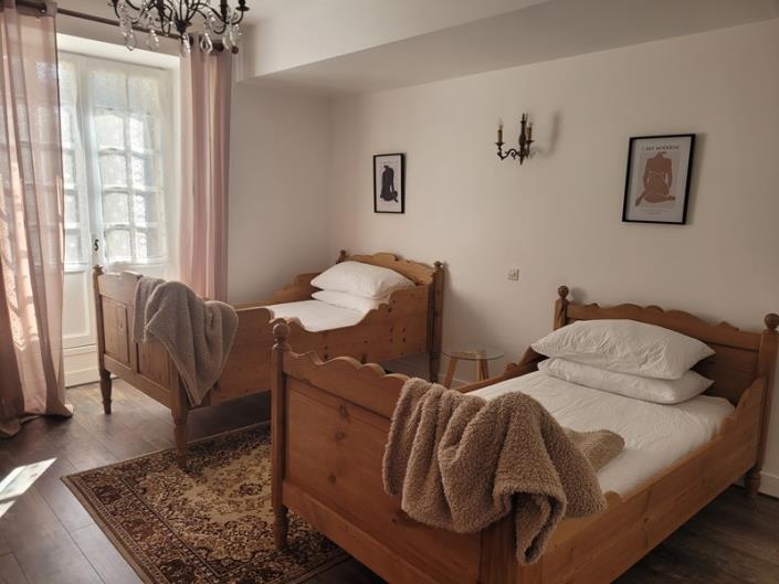 Image No.29-8 Bed House for sale
