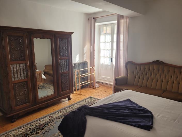 Image No.52-8 Bed House for sale
