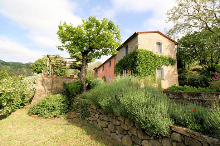 Image No.1-Propriété de pays de 4 chambres à vendre à Pistoia