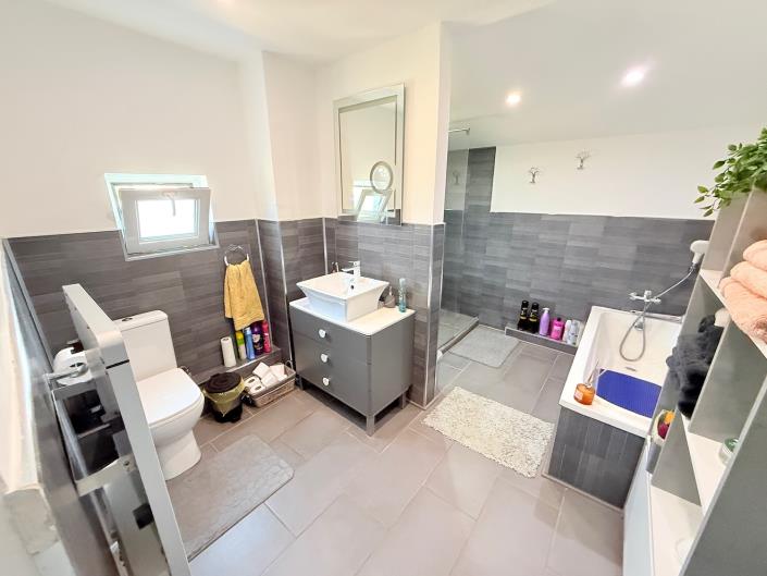 Image No.21-Maison / Villa de 2 chambres à vendre à Izvorishte