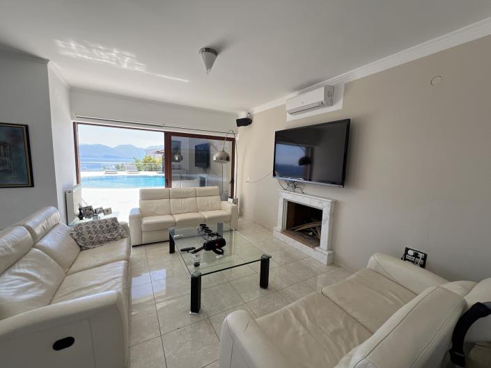 Image No.9-7 Bed Villa for sale