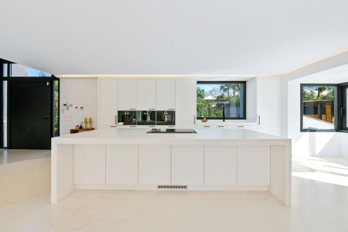 Image No.2-4 Bed Villa for sale