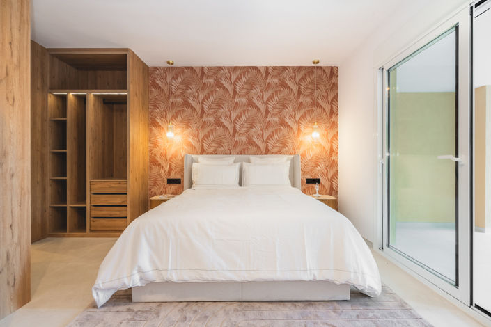 Image No.12-4 Bed Property for sale