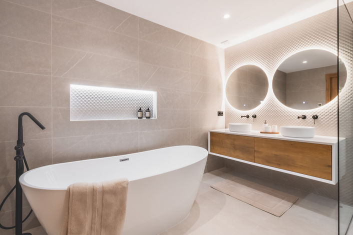 Image No.15-4 Bed Property for sale