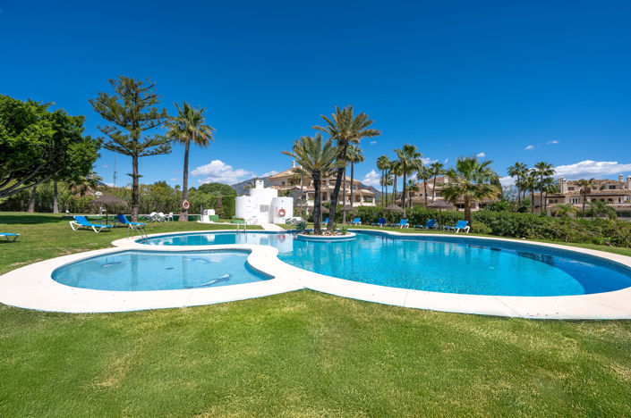 Image No.28-4 Bed Property for sale