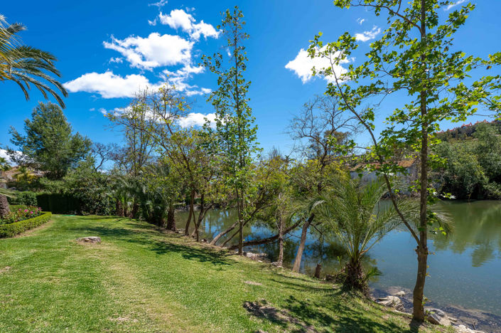 Image No.35-4 Bed Property for sale