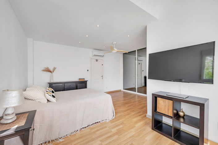 Image No.17-4 Bed Townhouse for sale