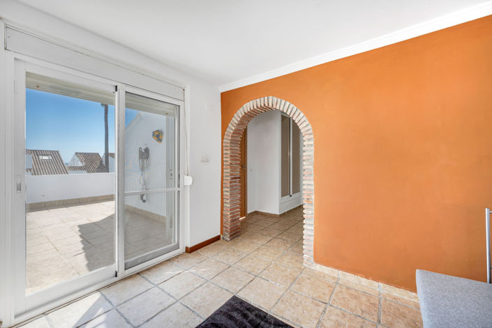 Image No.25-4 Bed Townhouse for sale