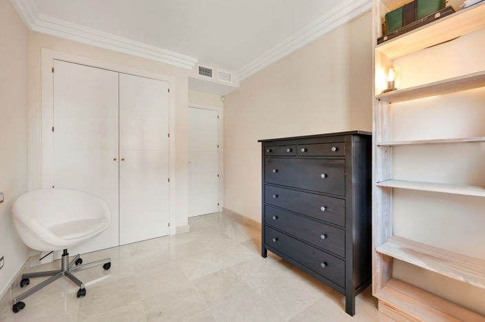 Image No.21-3 Bed Apartment for sale