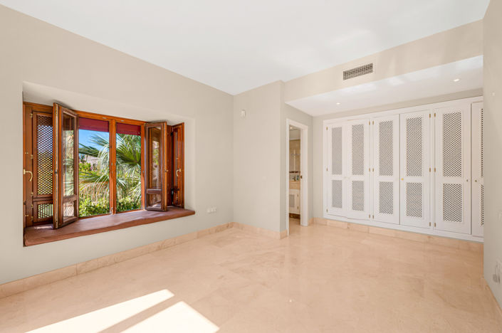 Image No.10-3 Bed Apartment for sale