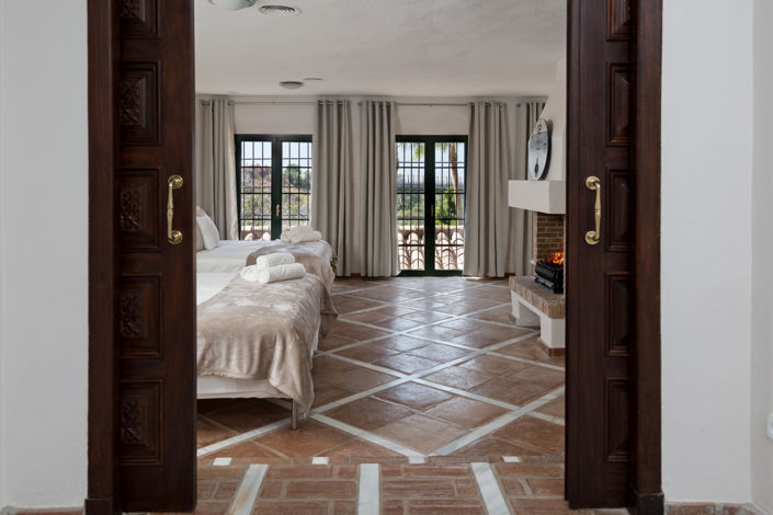 Image No.21-12 Bed Villa for sale