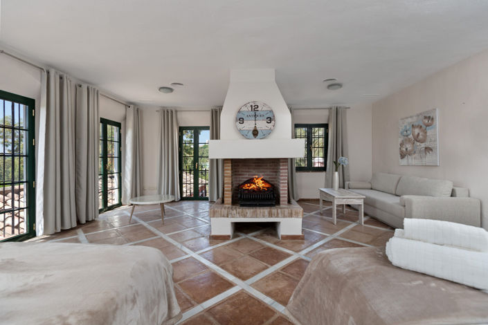 Image No.23-12 Bed Villa for sale