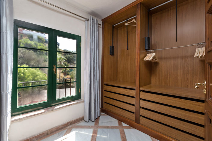 Image No.24-12 Bed Villa for sale