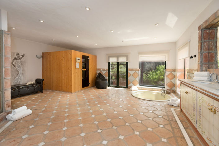 Image No.25-12 Bed Villa for sale