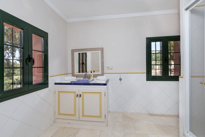 Image No.31-12 Bed Villa for sale