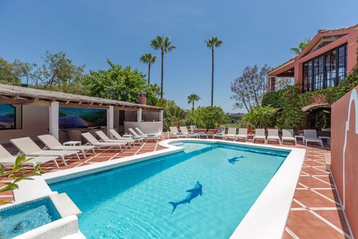 Image No.6-12 Bed Villa for sale