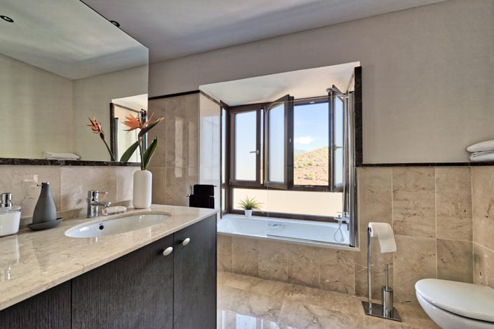 Image No.17-5 Bed Villa for sale