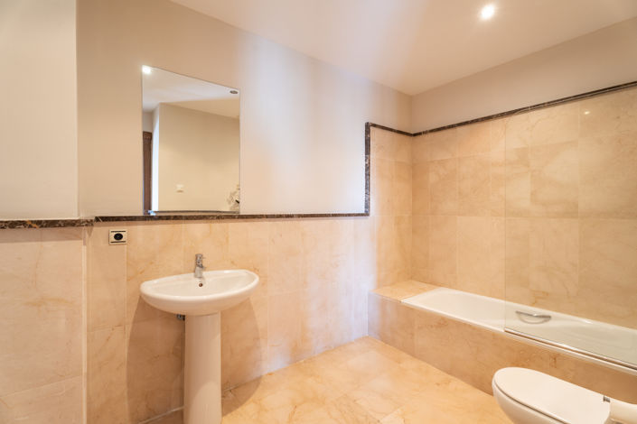 Image No.34-5 Bed Villa for sale