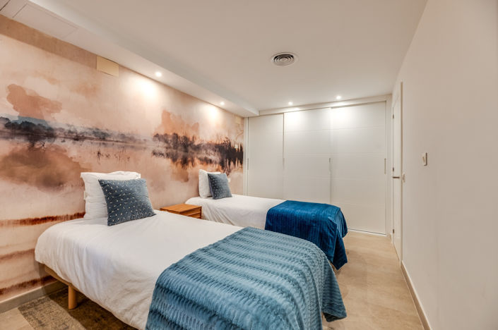 Image No.11-3 Bed Property for sale