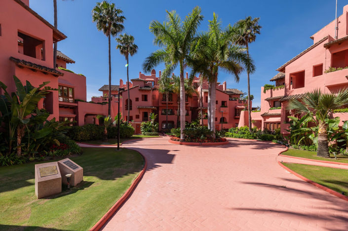 Image No.30-3 Bed Property for sale