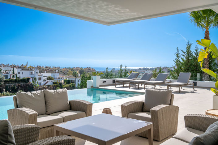Image No.2-6 Bed Villa for sale