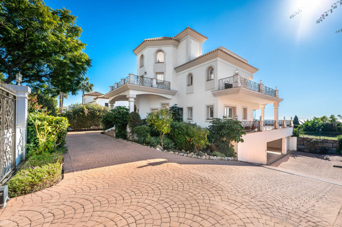 Image No.1-7 Bed Villa for sale