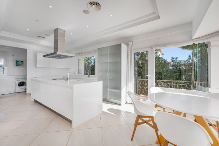 Image No.17-7 Bed Villa for sale