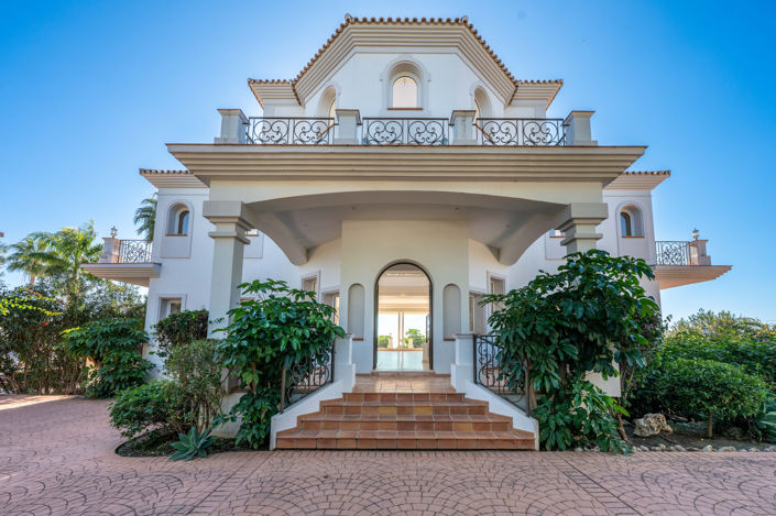 Image No.3-7 Bed Villa for sale