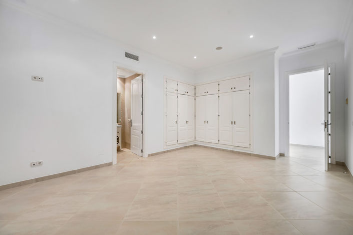 Image No.46-7 Bed Villa for sale