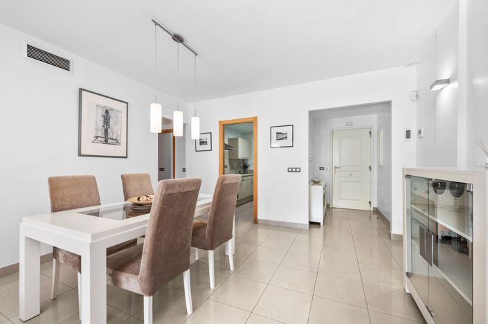 Image No.10-2 Bed Property for sale