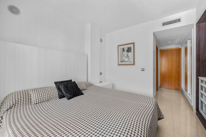 Image No.17-2 Bed Property for sale