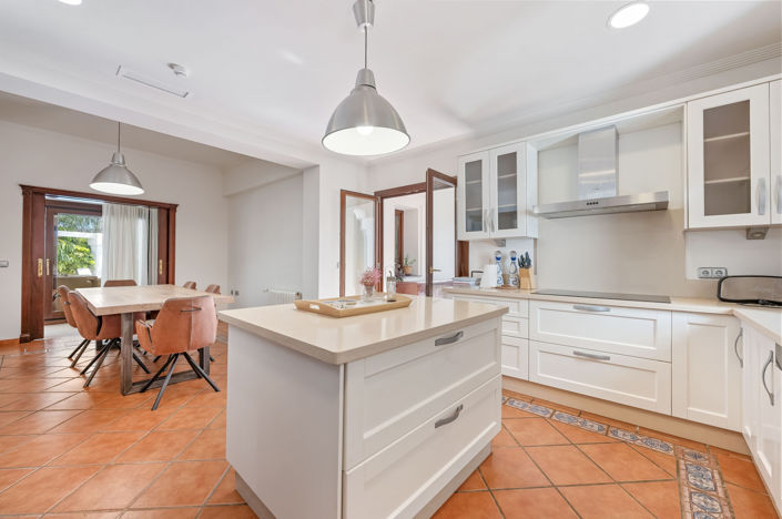 Image No.10-6 Bed Villa for sale