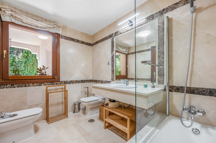 Image No.19-6 Bed Villa for sale