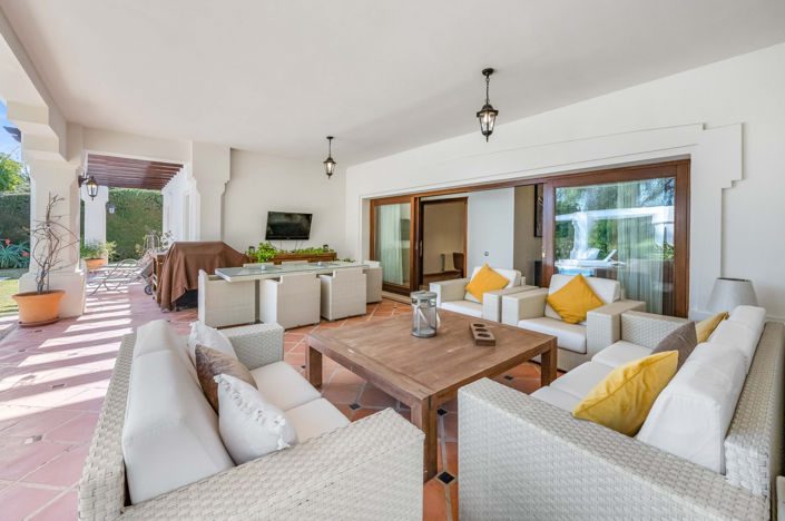 Image No.2-6 Bed Villa for sale