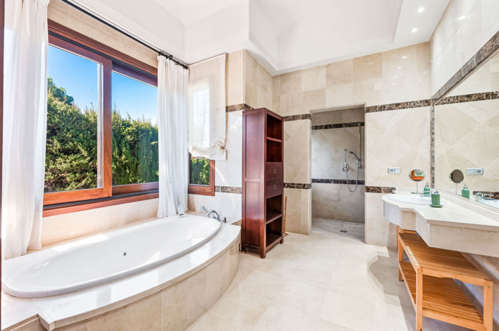 Image No.27-6 Bed Villa for sale