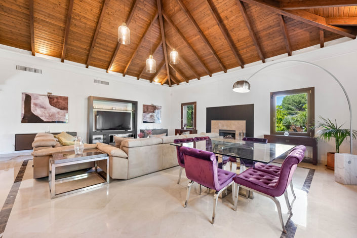 Image No.8-6 Bed Villa for sale