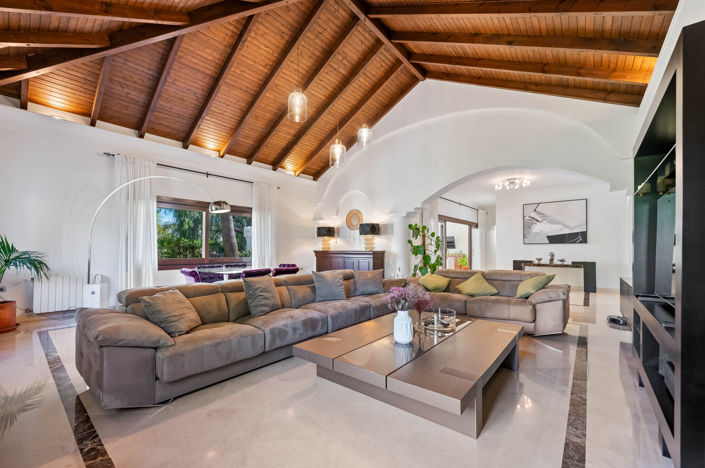 Image No.9-6 Bed Villa for sale