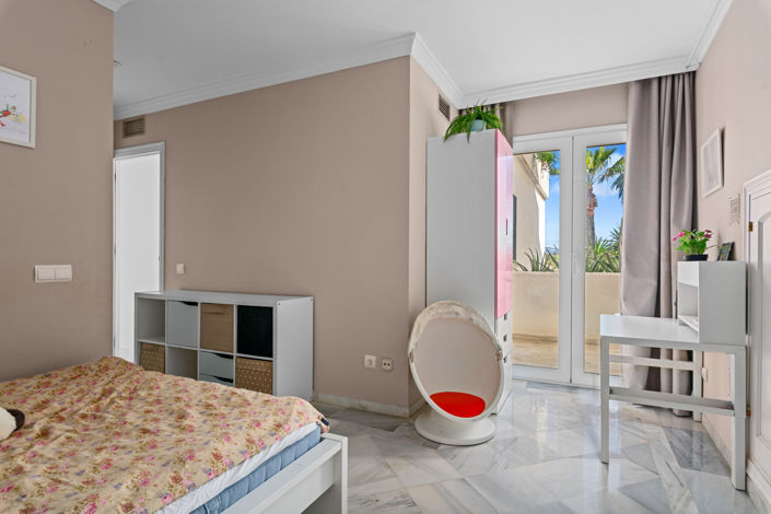 Image No.18-4 Bed Townhouse for sale