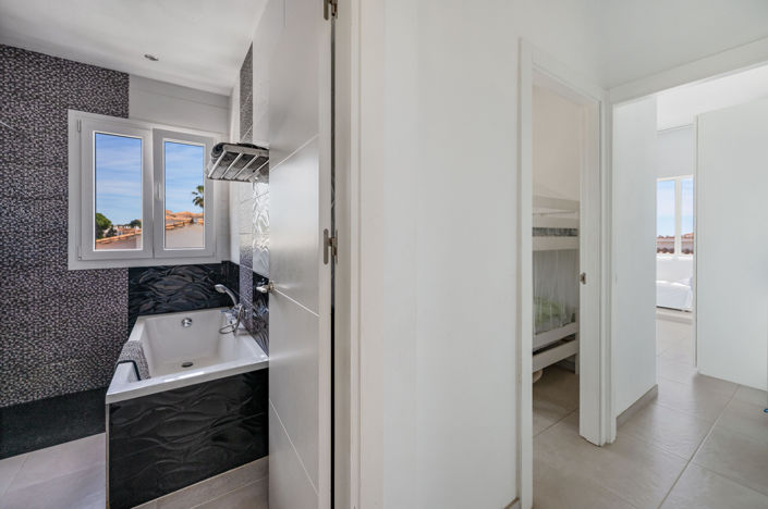 Image No.20-3 Bed Villa for sale