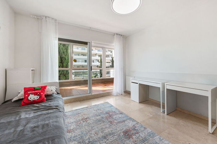 Image No.18-3 Bed Apartment for sale