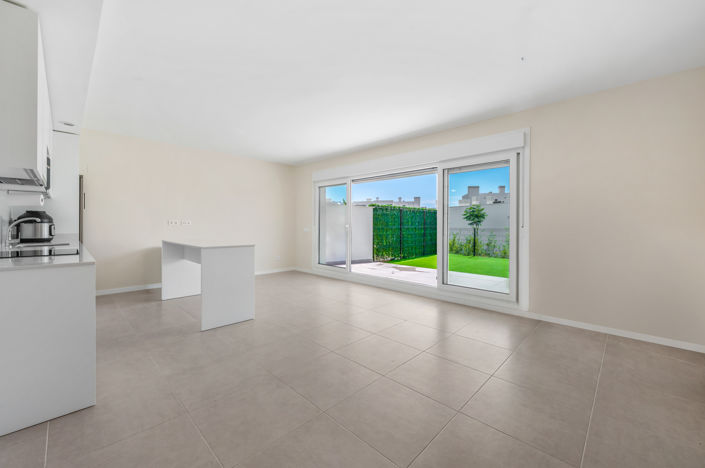 Image No.10-2 Bed Property for sale