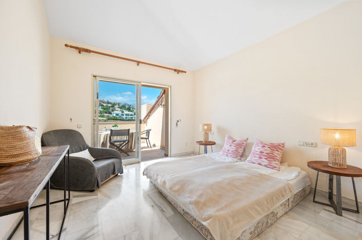 Image No.11-3 Bed Property for sale