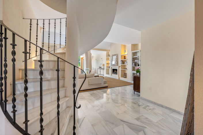 Image No.19-3 Bed Property for sale
